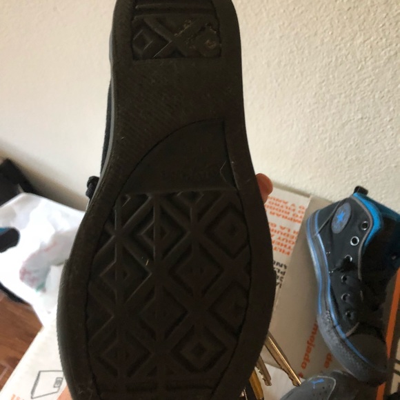 Converse - Picture 2 of 3